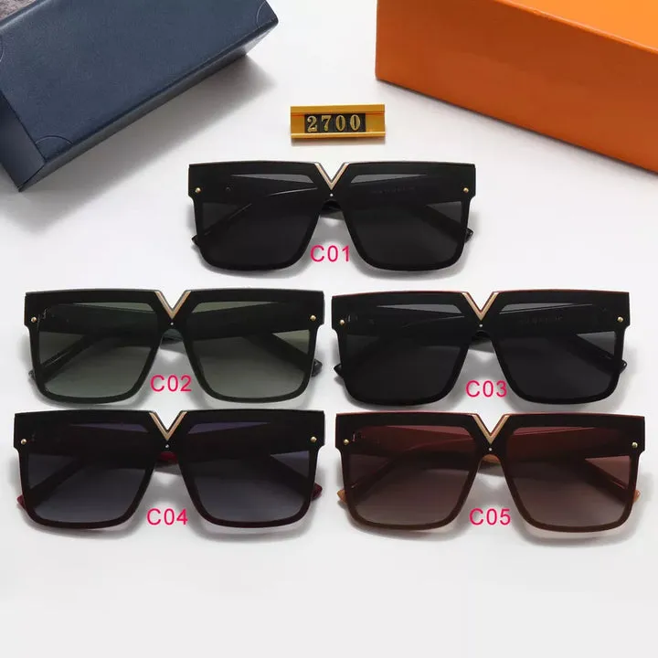نظارات شمس نسائية عصرية عالية الجودة مع . High-quality, fashionable women's