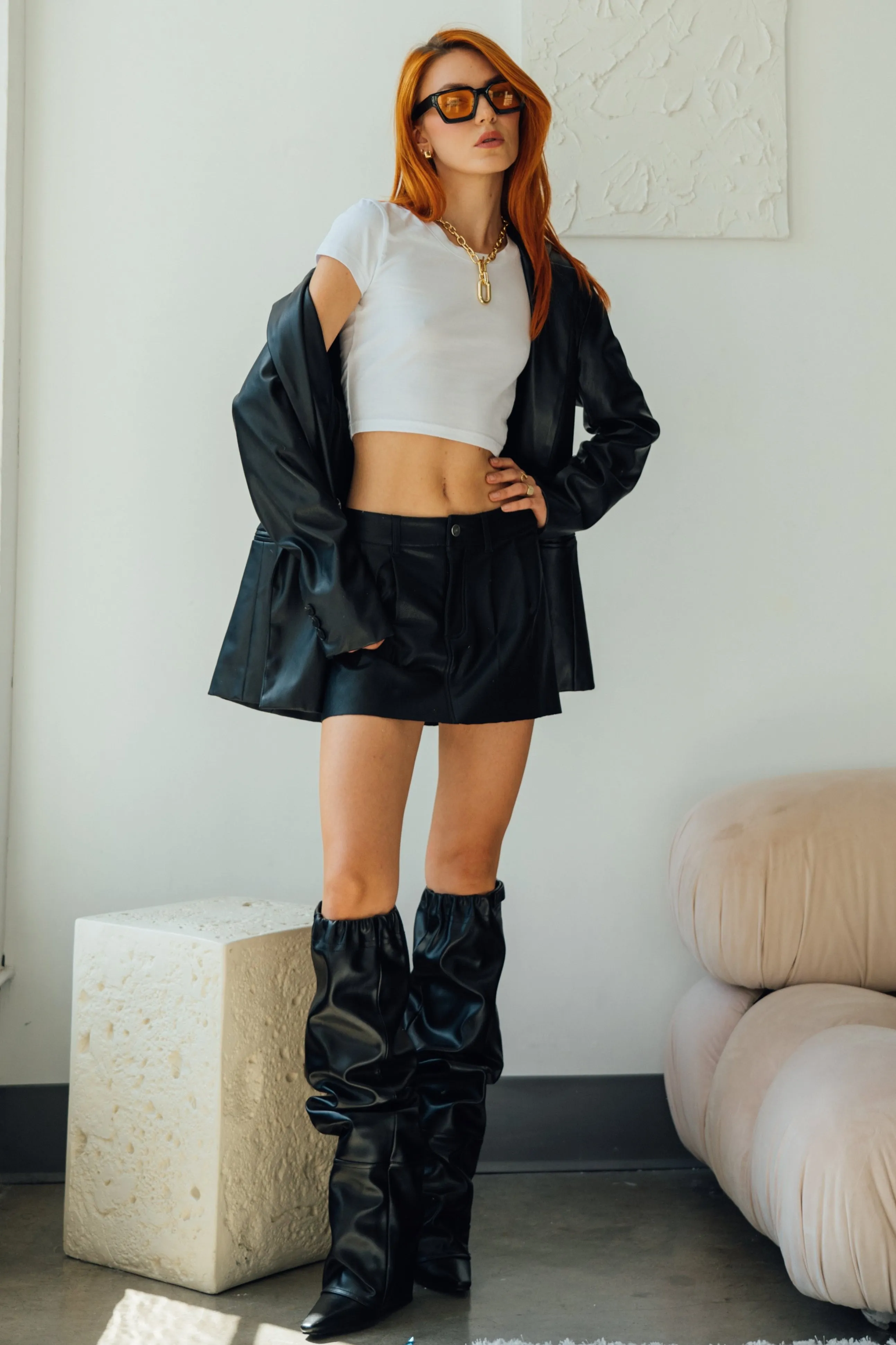 PLEATED VEGAN LEATHER MINI SKIRT - BLACK