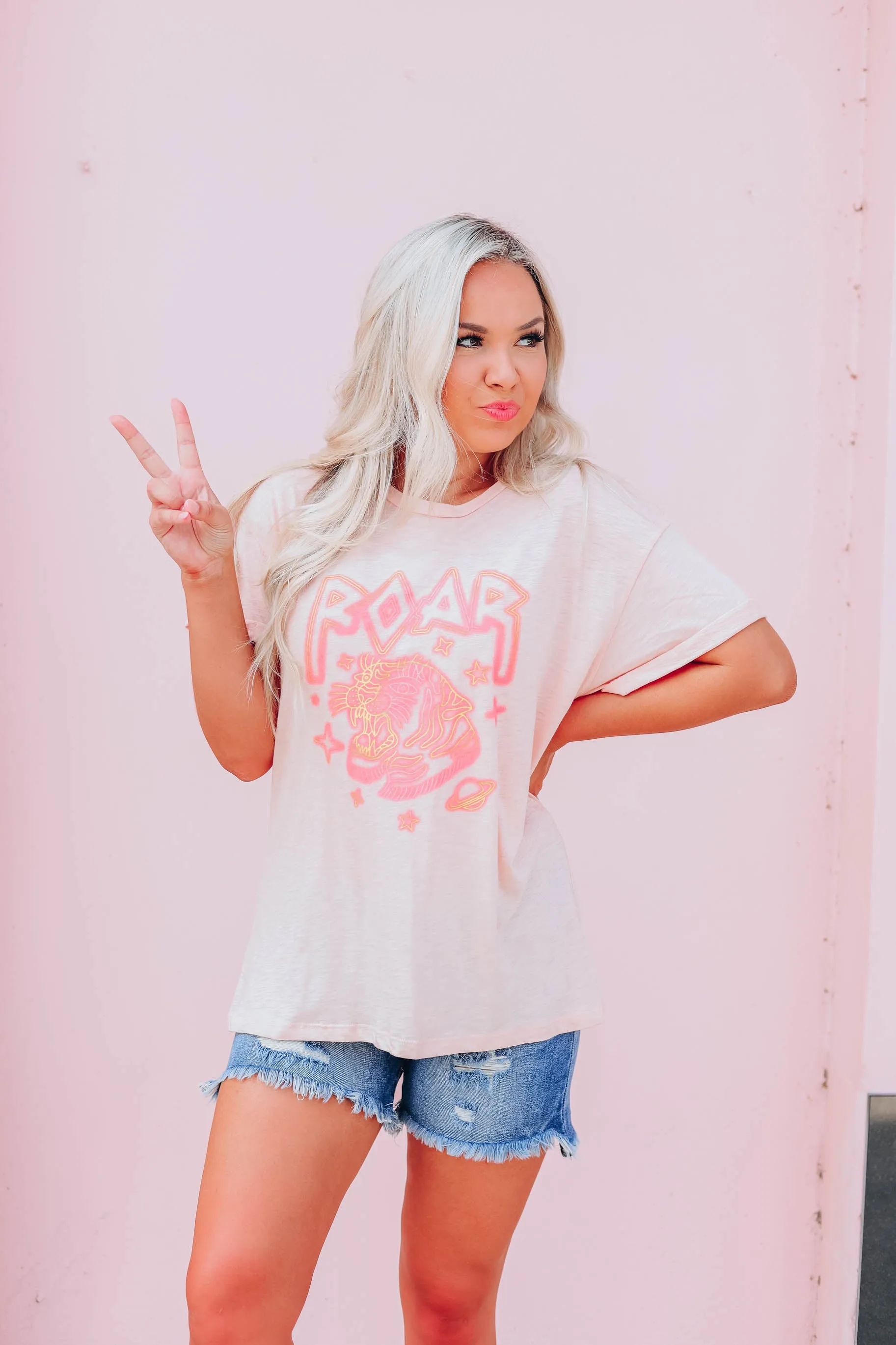"Roar" Tiger Graphic Tee - Peach