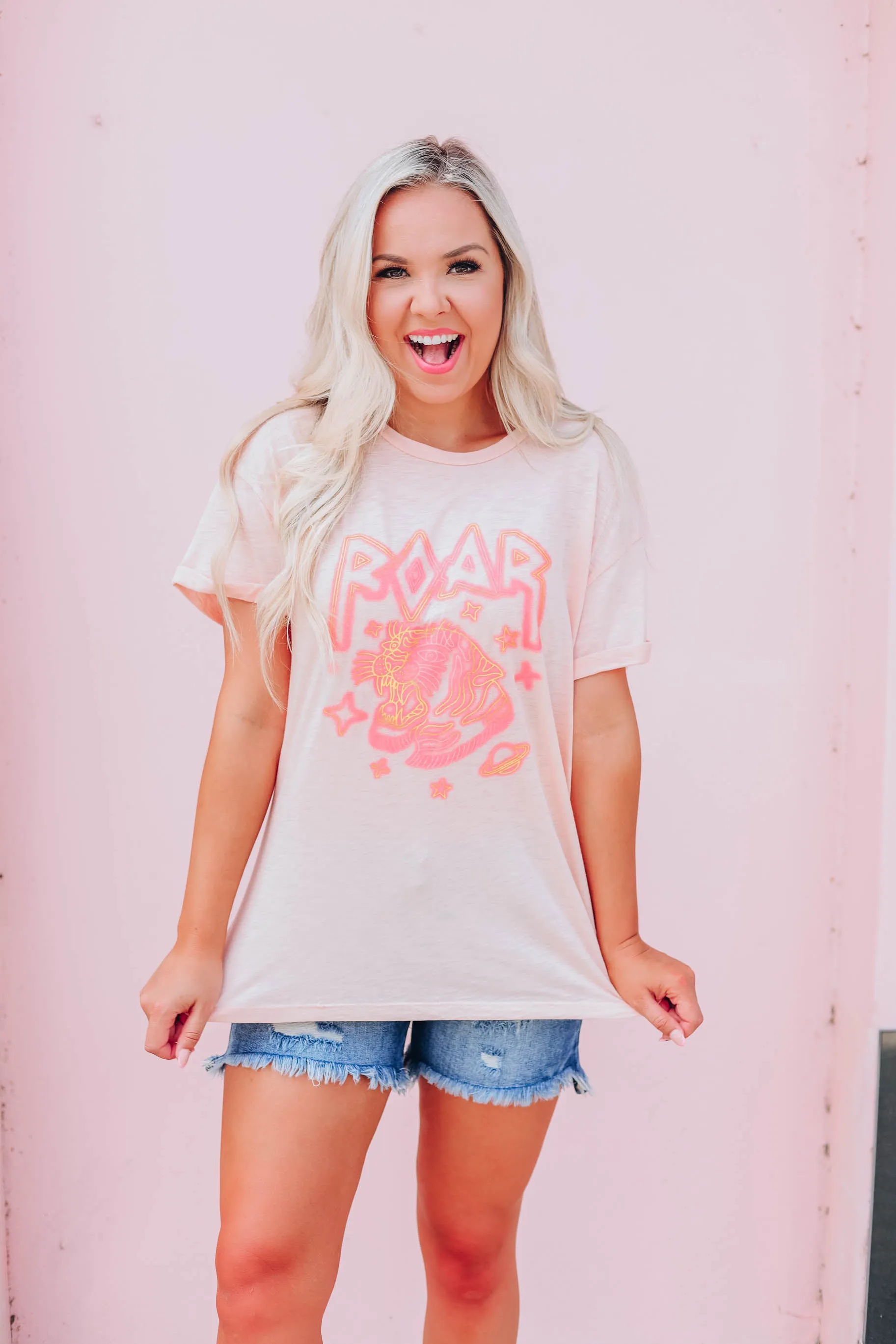 "Roar" Tiger Graphic Tee - Peach