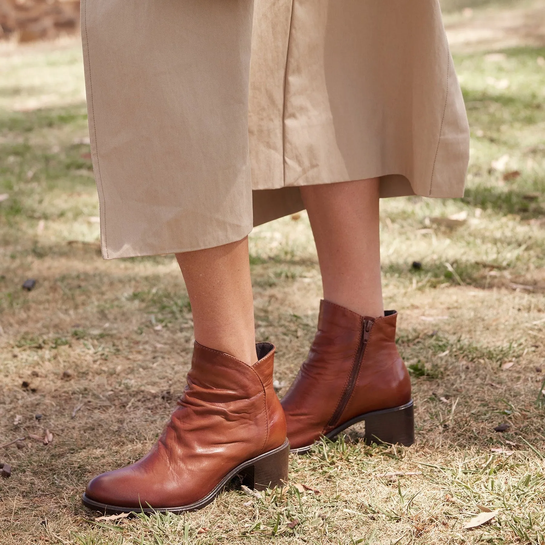 ROBBI LEATHER ANKLE BOOTS