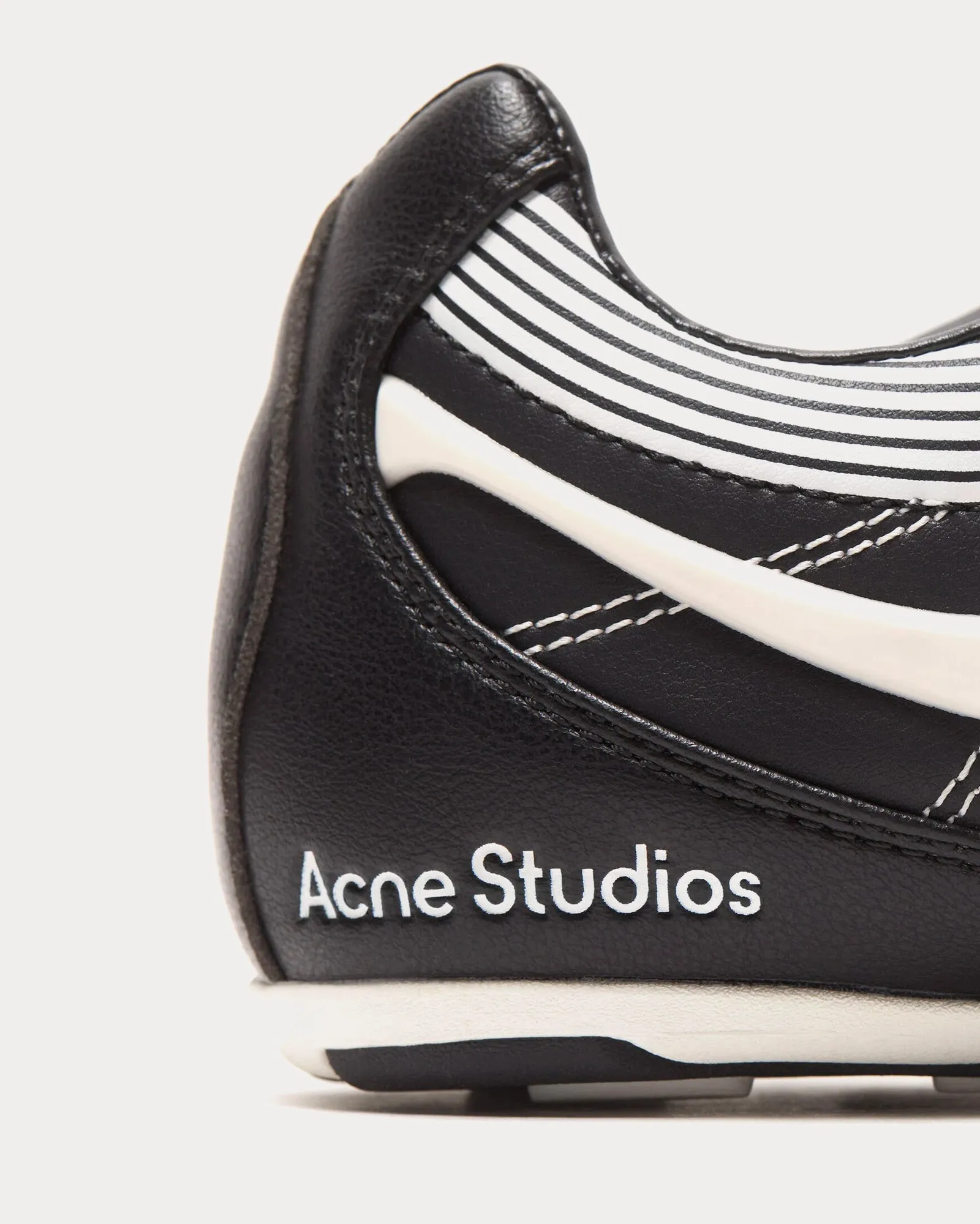 SP-UX Lace-Up Black / White Low Top Sneakers
