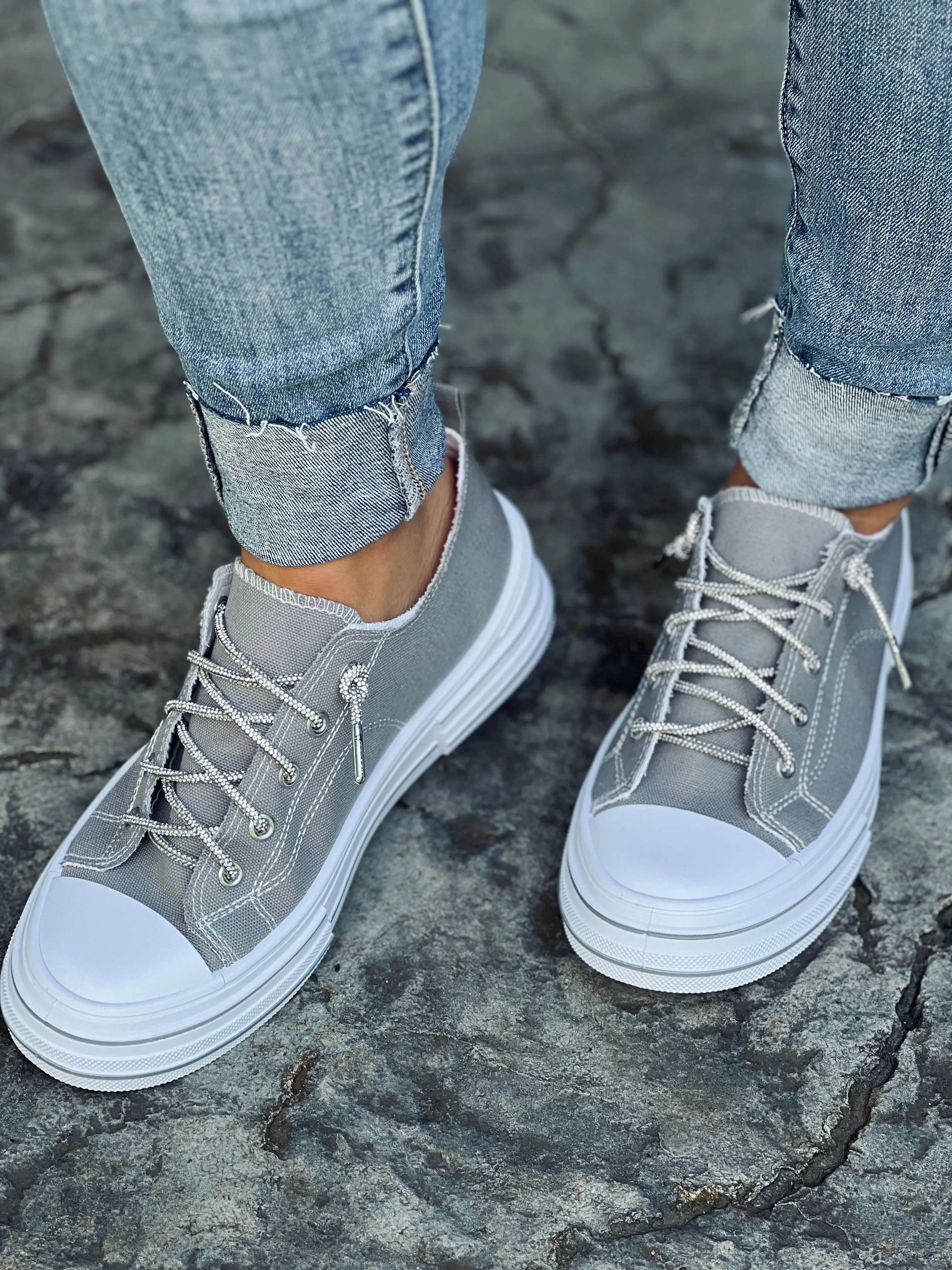 Very G Aman Sneakers in Gray
