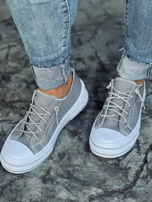 Very G Aman Sneakers in Gray