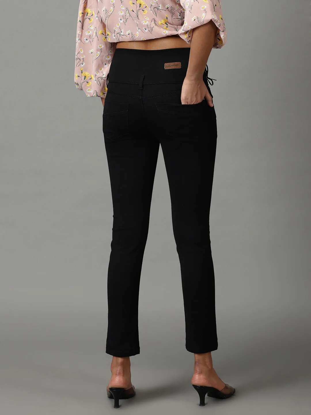 Women Black Slim Fit High-Rise Stretchable Cropped Jeans